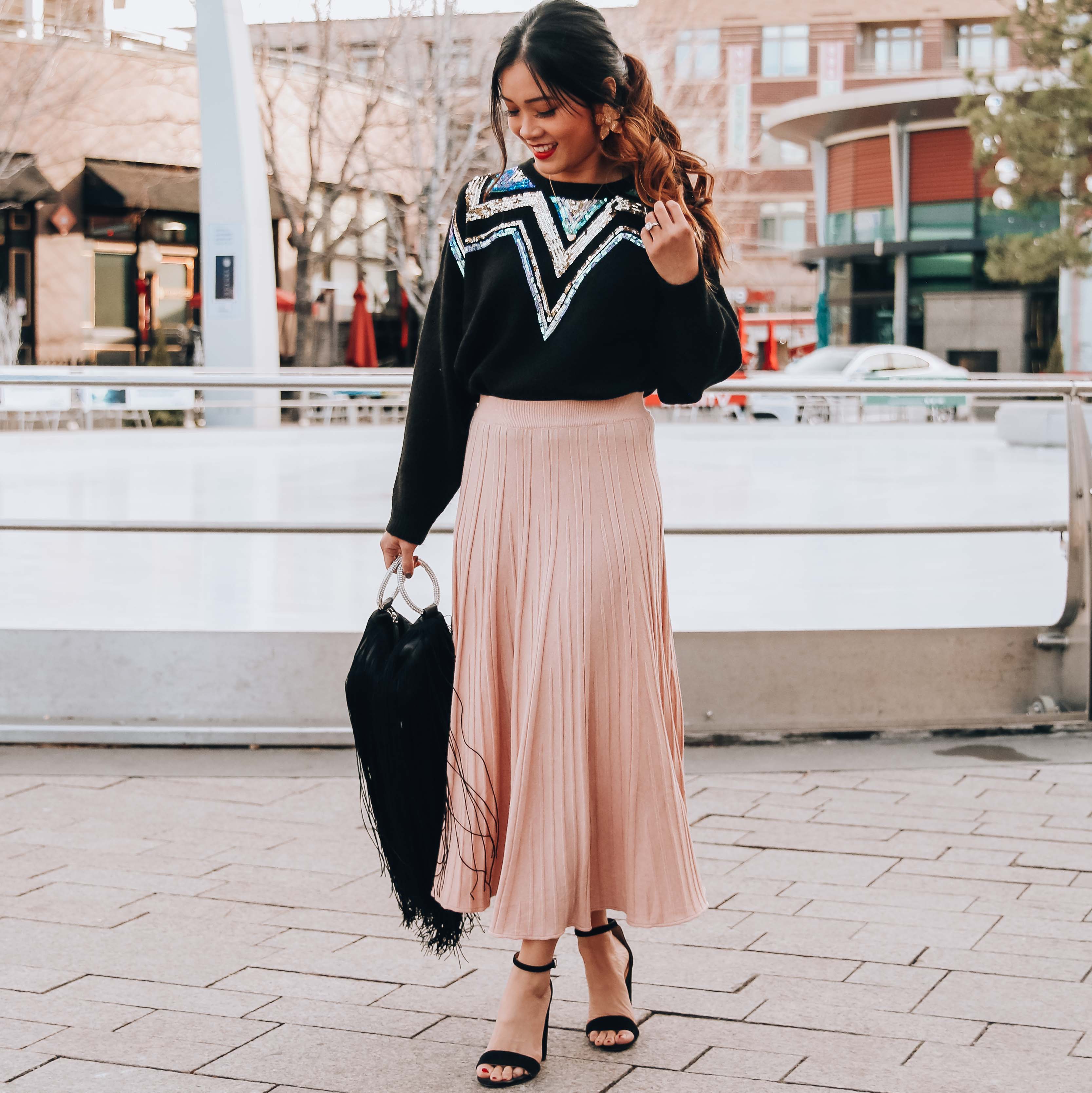 https://i1.wp.com/www.withlovelilyrose.com/wp-content/uploads/2019/01/Maxi-Knit-Skirt-this-winter-with-Chicwish-2.jpg?fit=3334%2C3337&ssl=1