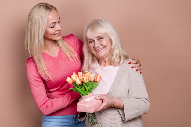 Surprise Your Mom on Her Birthday With These Beautiful Gift Ideas 1 Online Gifts For Mother