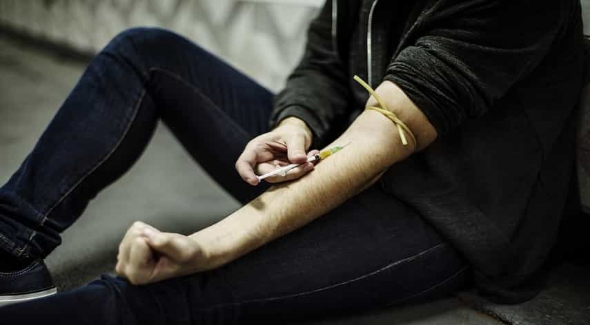 signs of drug addiction