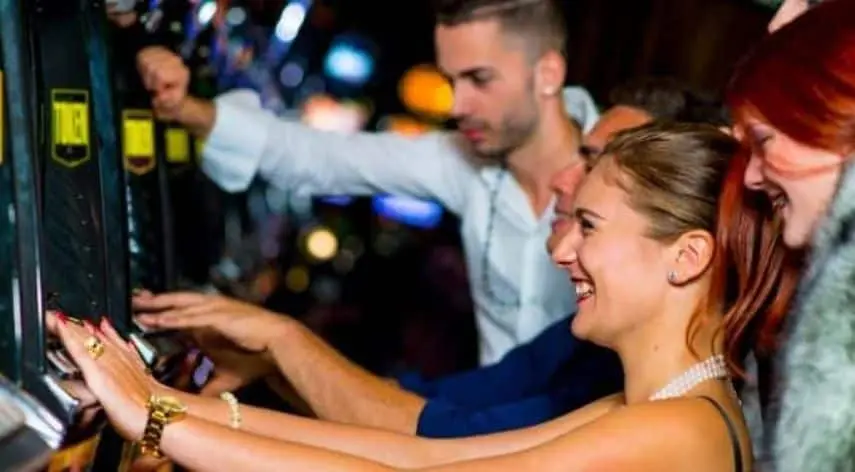 The Advantages of Playing Slots Online